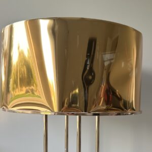 Zestaw stelaży metalowych ze złotymi abażurami H150 cm średnice 60 i 70 cm